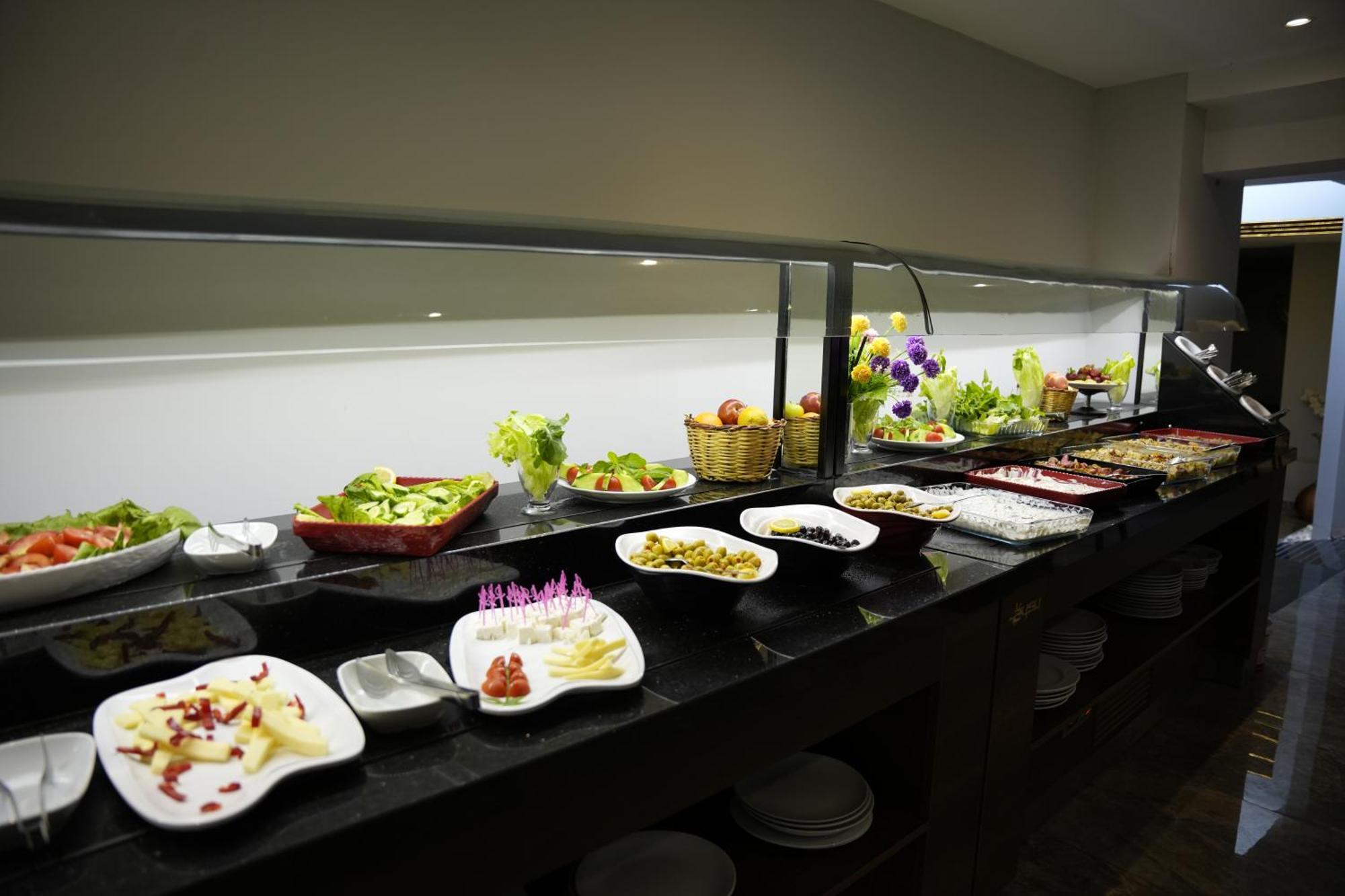 Eniza Hotel Мерсин Екстериор снимка