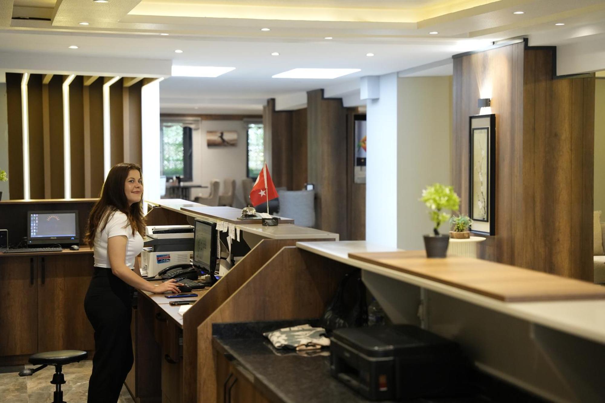 Eniza Hotel Мерсин Екстериор снимка